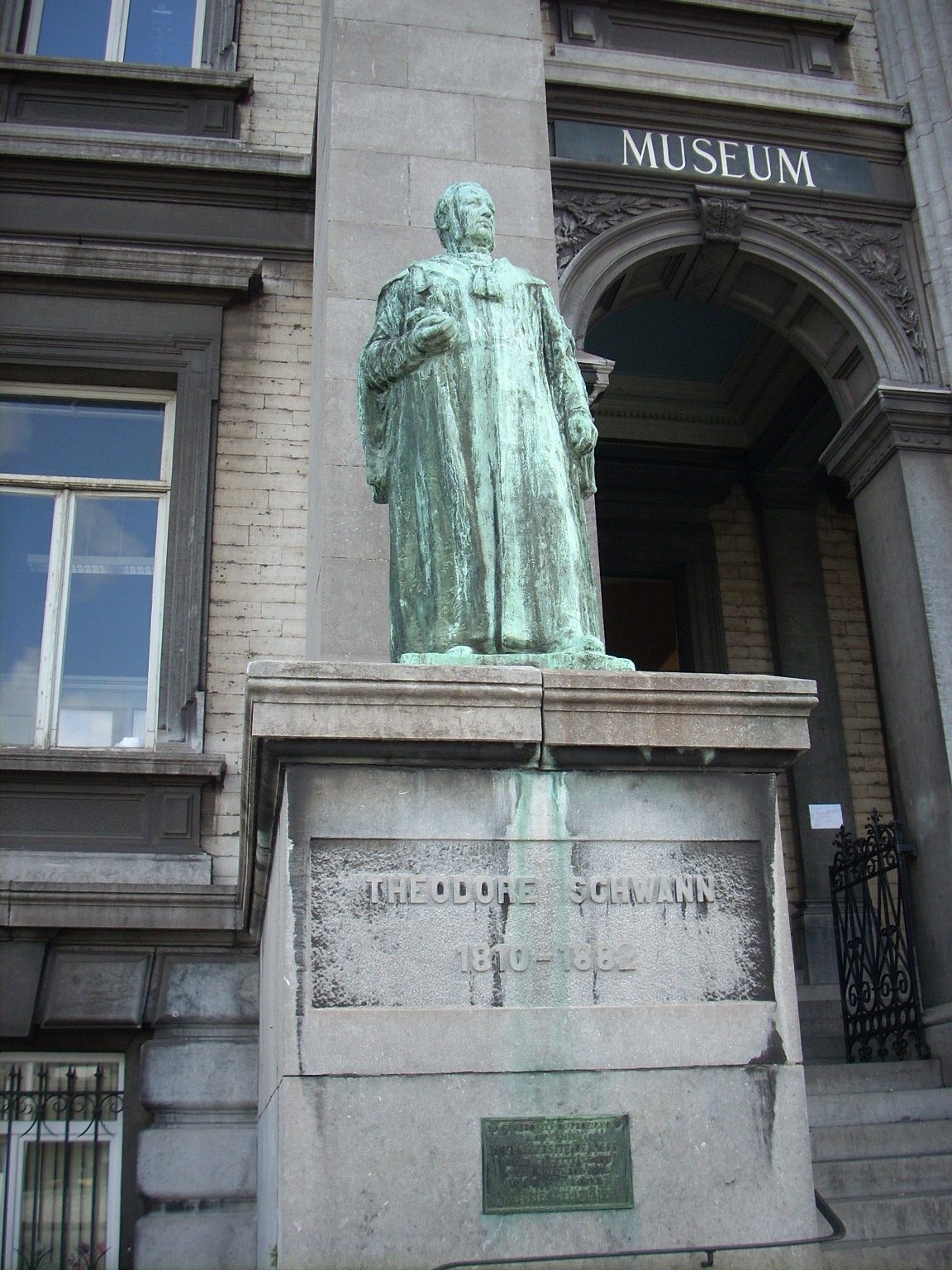 Theodore Schwann monument, Liege - 1.JPG